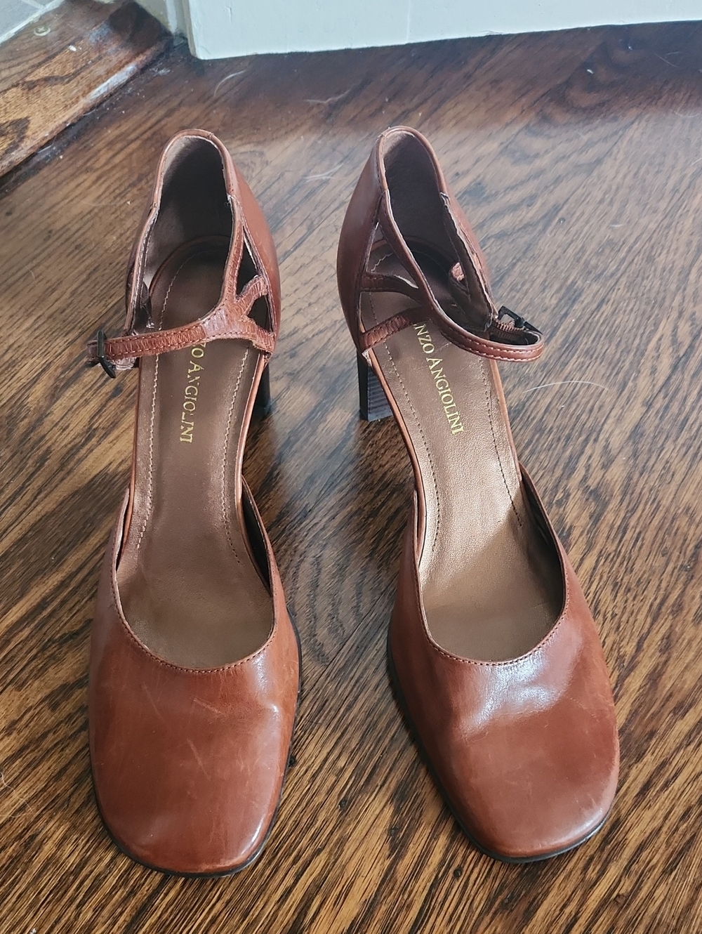 Enzo Angiolini Size 8M Leather Heel